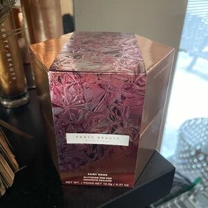 Fenty Beauty by Rihanna Fairy Bomb Glittering Pom Pom
